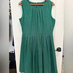 Ellen Tracy Emerald Green Sleeveless Pleated Dress